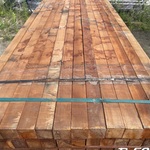 Ca. 67x Massaranduba Palen Fijnbezaagd, 60x60mm, lengte 305cm